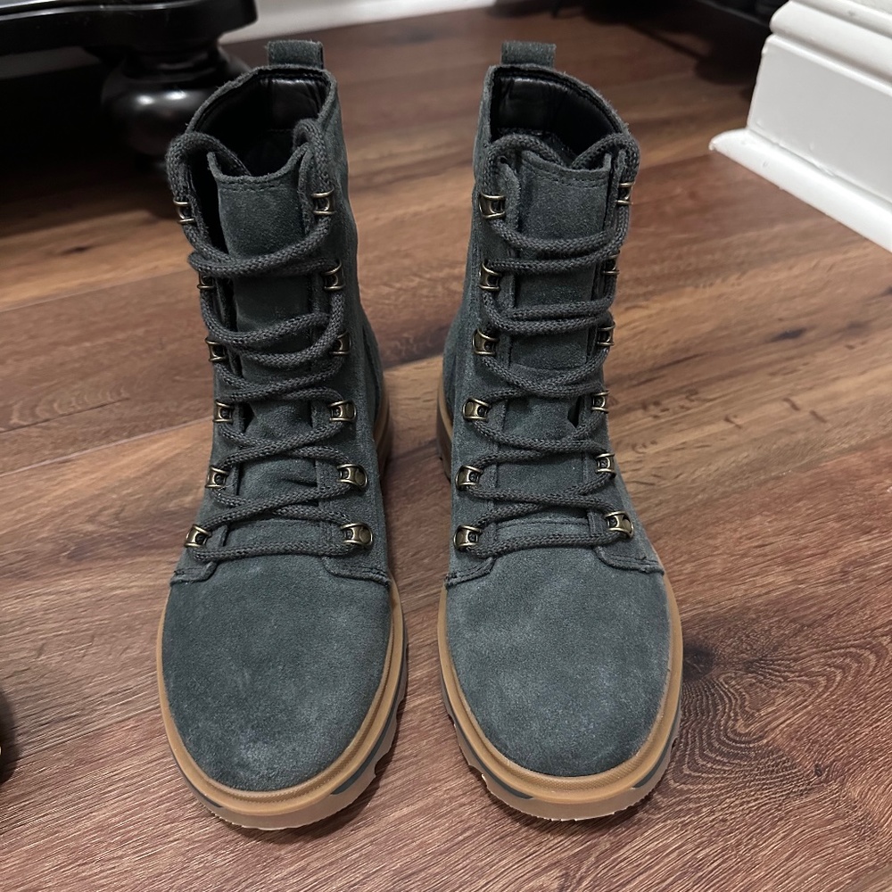 Sorrel suede waterproof boots- NEW WITHOUT TAGS